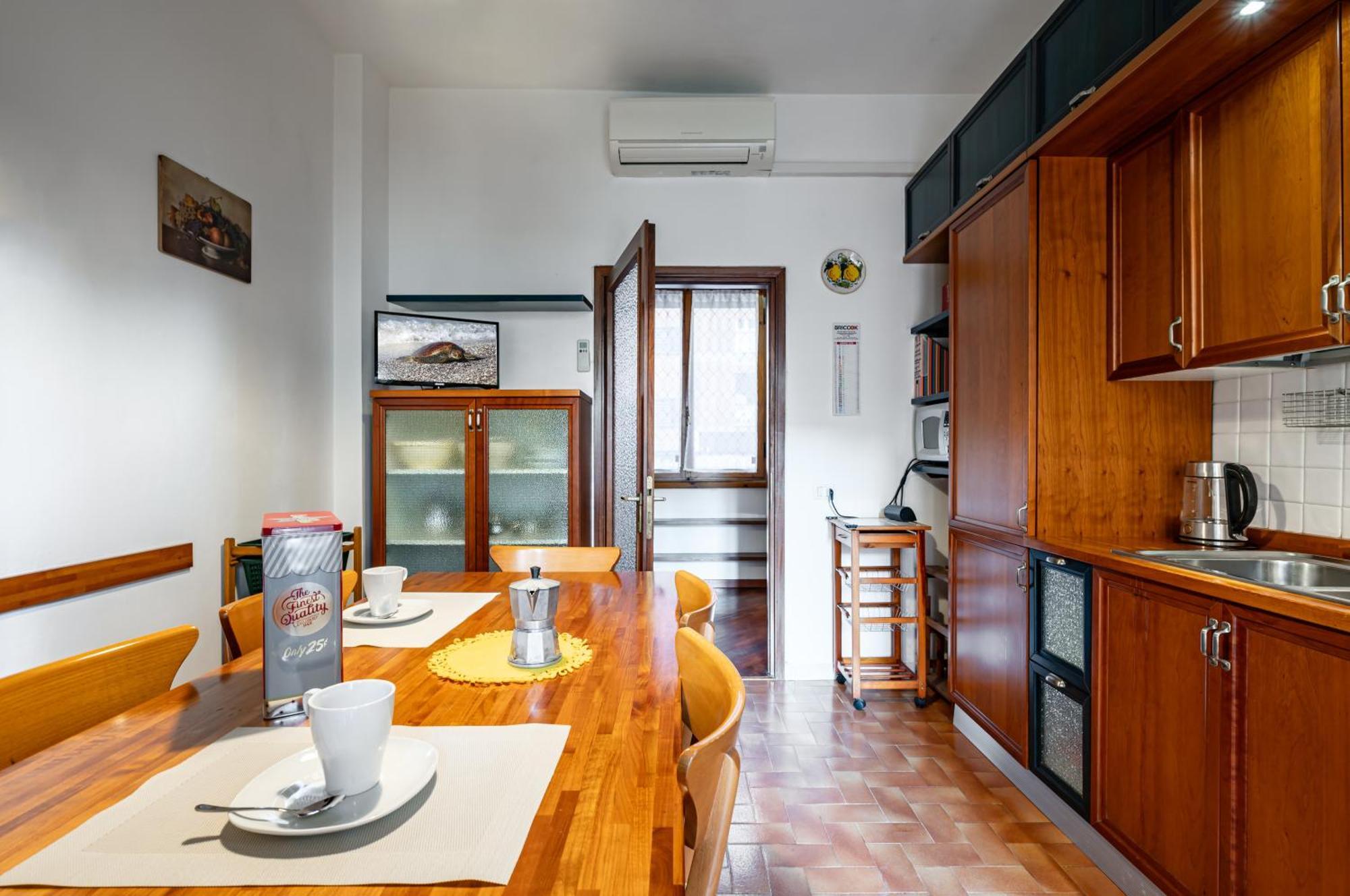 Visarno & University Roomy Flat X6 With Parking Florens Exteriör bild